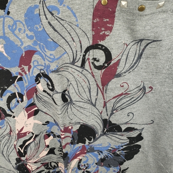 NWT LEI Women's Gray Floral Studded T-Shirt Sz Juniors XL - Picture 4 of 8